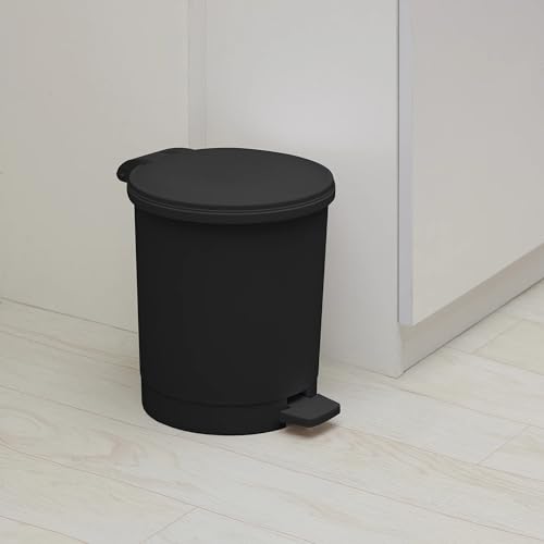Caneca de basura negra con pedal y tapa, 5 galones miniatura 2