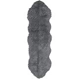 PURE LABEL Schaffell Lammfell Kunstfell Teppich Läufer – Moderne Wohnzimmer Deko - Schlafzimmer Deko für das Sofa, den Stuhl oder als Bettvorleger in Dunkelgrau - 55x180cm