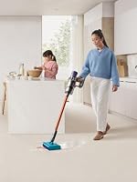 Dyson Cyclone V10 Submarine™ kabelloser Nass‑ und Trockensauger – 150 Air Watt, 60 Min Laufzeit, Hart- und Teppichboden, Kombi-Zubehör – Ansicht 2