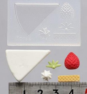 〈UVクラフトレジン〉 (sn320)シリコンモールド イチゴ ショートケーキ セット スイーツ 食玩 フェイクフードミニチュア UV LED レジン 樹脂粘土に（Amazon）
