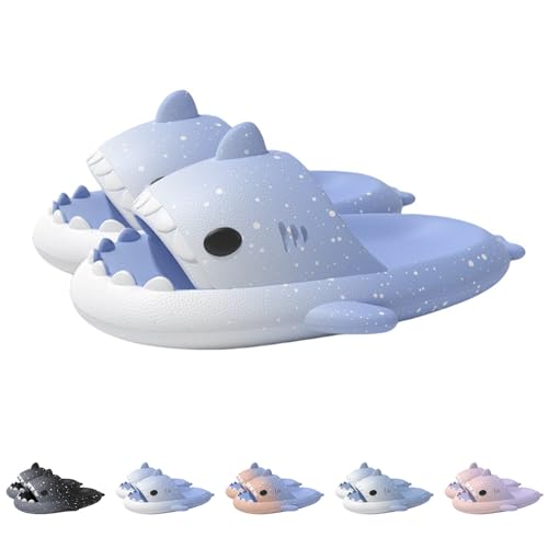 Pantoufles de requin tachées avec nuages pour moments de détente au salon