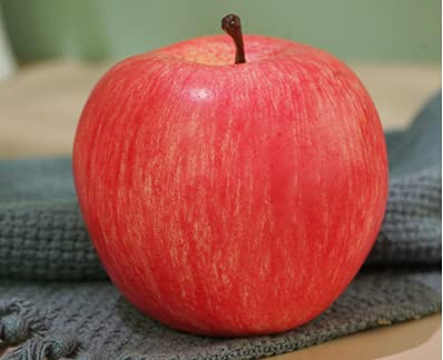 Qiangsheng Artificial Artificial Fruit 6 red Apples Artificial Apples, Used for Home and Kitchen Decoration Fruit Shop or Supermarket Props, Each 3 inches Long and 2.5 inches high