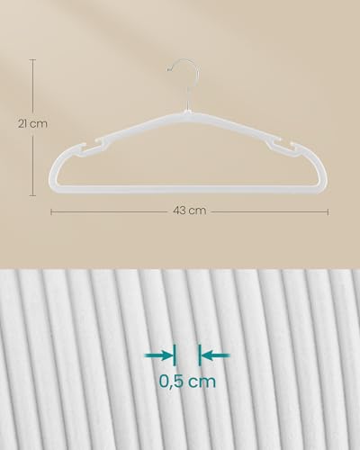 Cintre en velours pour optimiser le rangement du dressing