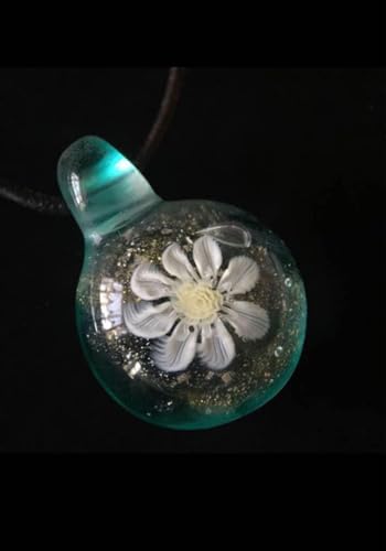 �Ƃ�ڋ� �l�b�N���X�i���M�吳�K���X�j�i���x�q�搶�j�̍�