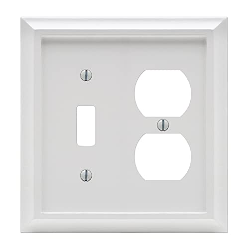Placa de pared de madera blanca Amerelle Deerfield de 1 interruptor y 1 enchufe dúplex 2