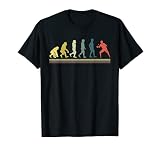 ¿Tu deporte favorito es el tenis de mesa? Esta camiseta gráfica es para cualquier persona que ama jugar al ping pong. Llévala mientras vas al partido o practica.