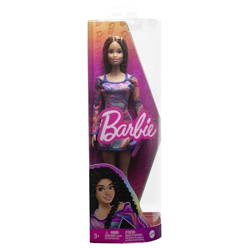 Barbie Fashionistas 206, Poupée avec Cheveux Crépus Et Taches De Rousseur, Robe Multicolore À Motif Marbré, Sandales Vertes Et Sac, Jouet Enfant, Dès 1 an, HJT03