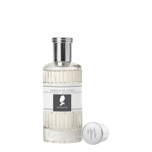 Finito di utilizzare dei detersivi costose per mantenere la sensazione di pulito olfactive, questo profumo di biancheria saprà sublimer tutto il bucato. Spirito piccinerie sobrio e raffinato per questo nuovo flacone spray di profumo di biancheria, che vi offre il più Pure dei nettari. Il profuma delicatamente la vostra biancheria lasciando un morbido profumo nel suo interno.
