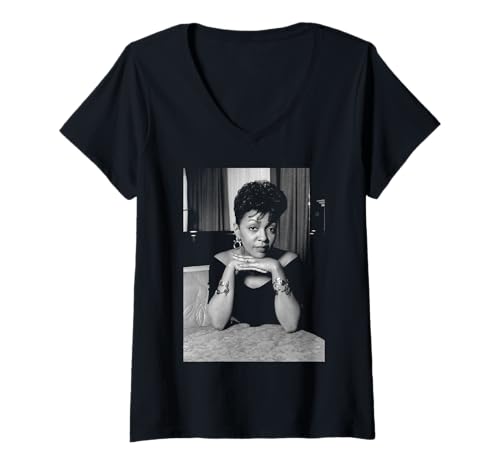 Womens Anita Baker Singer Portrait By Stephen Wright V-Neck T-Shirt