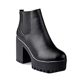 Estos botines consisten en un diseño de punta redonda con una suela de tacón de goma gruesa para darle estilo y altura.