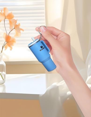 OLIREW Chaveiro fofo para acessórios Stanley Cup, acessórios fofos de copo, berloques de bolsa de mã