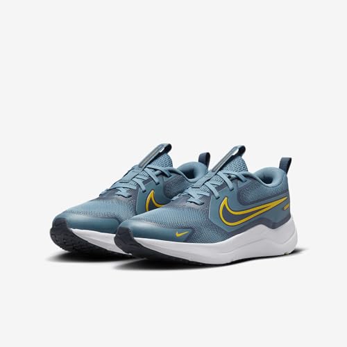Nike Cosmic Runner Big Kids' Road Running Shoes (HM4402-004, Smokey Blue/Thunder Blue/White/University Gold)2