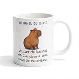 GZRXIOUS Taza Capibara Divertida, Taza Capibara Café, Taza de Cerámica con Frase “Sé siempre tú mismo a menos que puedas ser un Capibara”, Taza con Mensaje para Oficina Uso Diario Amigos Compañeros