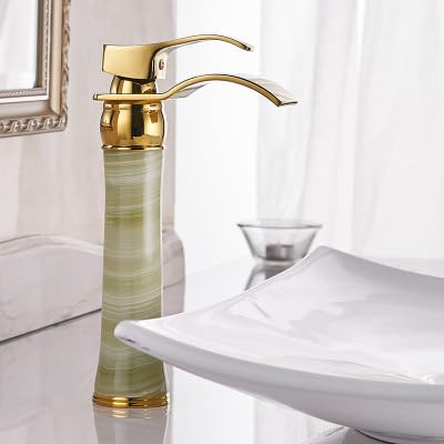 Rubinetto dell'acqua calda e fredda del bacino della piattaforma della cascata di giada che si siede rubinetto del lavabo monoforo, giada verde dorato alta