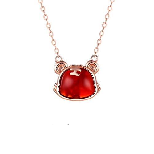 Collier tigre en agate rouge pour sublimer un décolleté féminin