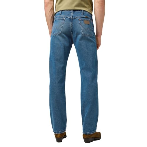 Image of Wrangler Men's Rugged Wear Classic Fit Jean