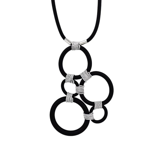 Pendentif gothique fini les colliers fragiles avec cette chaine en caoutchouc