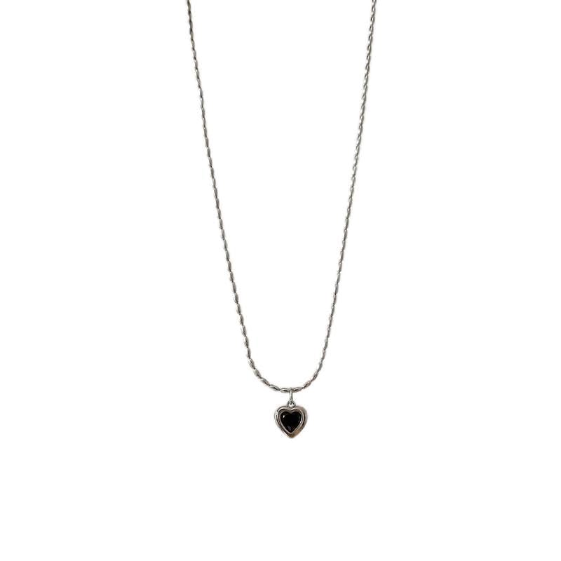 Pendentif Coeur Agate Noire KELIEQA pour sublimer vos tenues chic