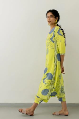 Image of LookMark Women's Floral Printed Cotton Blend 3 /4th Sleeve Knee Length V-Neck Kurta and Palazzo Set for Women AZ-LM-OG-KS2144-Parent
