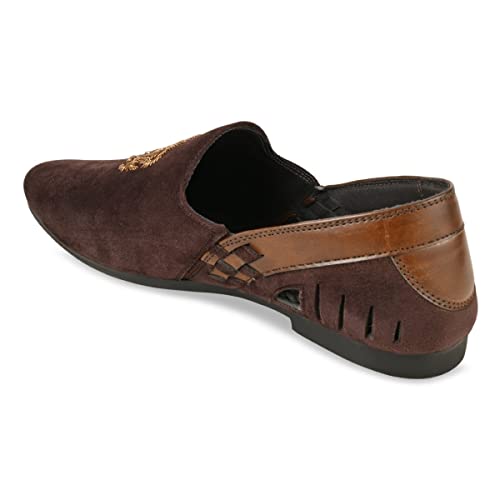 Image of Regal Men Velvet Embroidered Ethnic Slip Ons