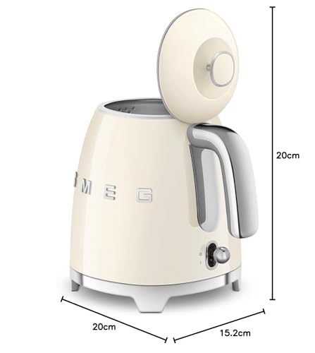 Smeg, Petite Bouilloire Électrique KLF05CREU 0,8 L, Filtre Inox, Arrêt Automatique de Sécurité, Indicateur de Niveau d'Eau, Base Antidérapante et Range Cordon Intégré, Puissance 1400W, Crème
