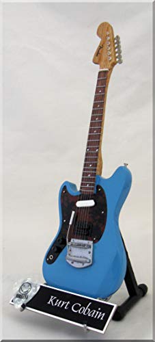 KURT COBAIN Guitare Miniature avec médiator NIRVANA - Les Beatles, Paul McCartney, John Lennon, RIngo Starr, George Harrison KURT COBAIN Guitare Miniature avec médiator NIRVANA – Image 3