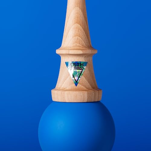 KROM Kendama POP Rubber Dunkelblau - aus zertifiziertem Buchenholz - Hohe Holzqualität - Für Anfänger und Profis - Pack : Ersatzschnur + Stickers