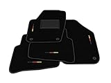 No son universales, sino que están especialmente adaptadas a la forma del suelo de tu coche. Nuestras alfombrillas a medida proporcionan una mejor protección que las alfombrillas universales, ya que pueden tener problemas de ajuste y están hechas a medida estándar, evitando así una protección completa de todo el suelo del coche. Gracias a su precisión, nuestras alfombrillas se adaptan perfectamente al interior del coche.
