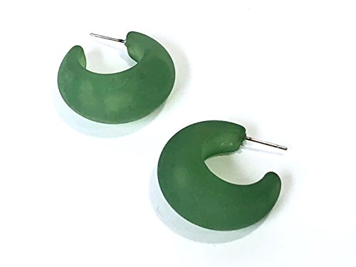 Sea Glass Green Hoop Earrings | vintage frosted lucite snail shell hoops - SNL-GR-3