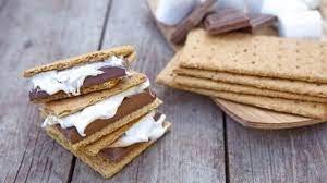 Miniatura 6 de S'mores Kit de S'mores Brothers  Crea 12 golosinas S'mores de tamaño completo  Incluye palitos para asar, malvaviscos, chocolate y galletas Graham