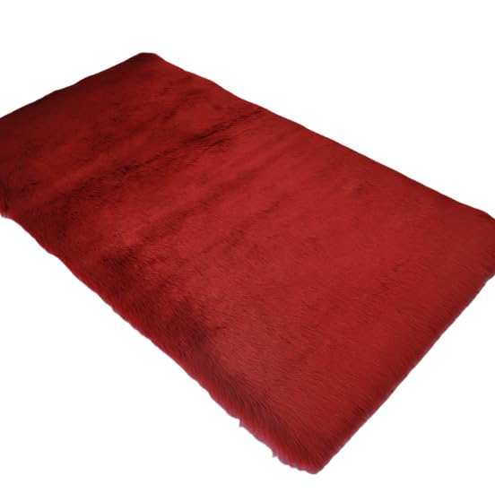 Tapis antidérapant en peluche rouge vin pour un confort de chambre