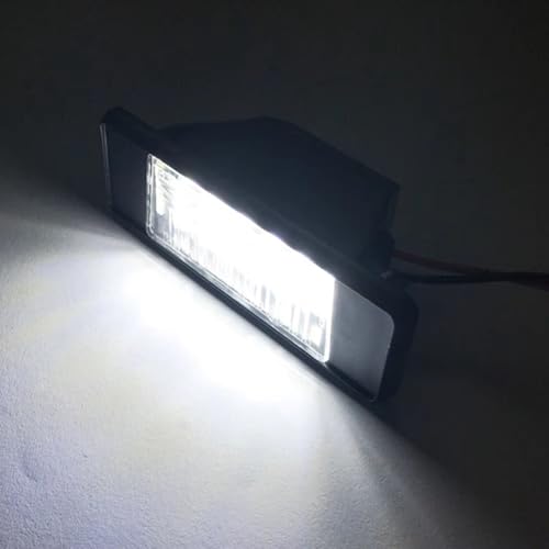 Piloto de matrícula para solucionar fallos de luz trasera en Versa y NV200 4