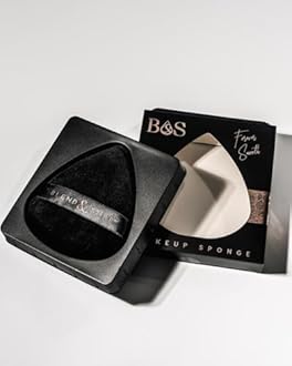 BLEND & SNAP Large Velour Triangle Makeup Puff for Smooth & Flawless Coverage – Blotting Sponge for Foundation & Concealer / Powder Press Pad – Precision Tip for Easy Application – Makeup Artist