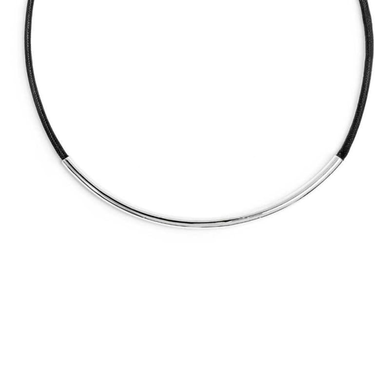 Collier Marlù cordon noir style décontracté chic pour look quotidien