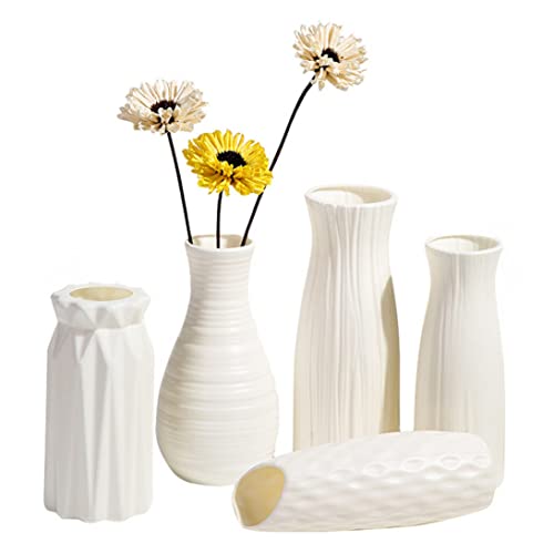 Vase en plastique blanc à design géométrique et finition mate raffinée