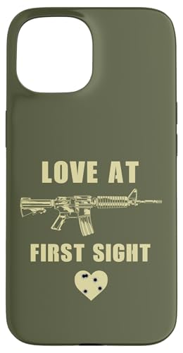 Love at First Sight ? Men's Funny Sarcastic Gun Humor �X�}�z�P�[�X iPhone 15 �p