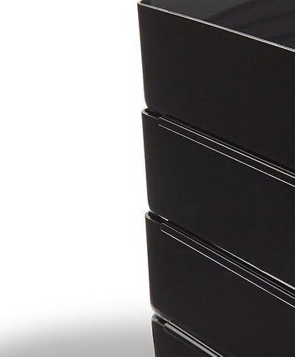 Detailní záběr view of multiple black TRU RED letter trays stacked securely on top of each other, demonstrating the stackable feature.