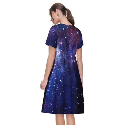 Robe d'été chic bleue et violette aux finitions soignées
