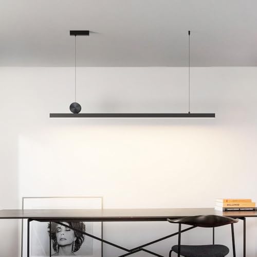 Luminaire suspendu LED réglable fini les zones d'ombre sur la grande table de cuisine