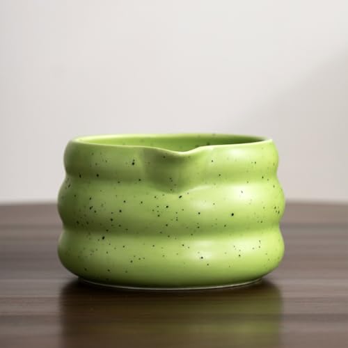 Juego de té matcha de cerámica elegante con acabado texturizado 3