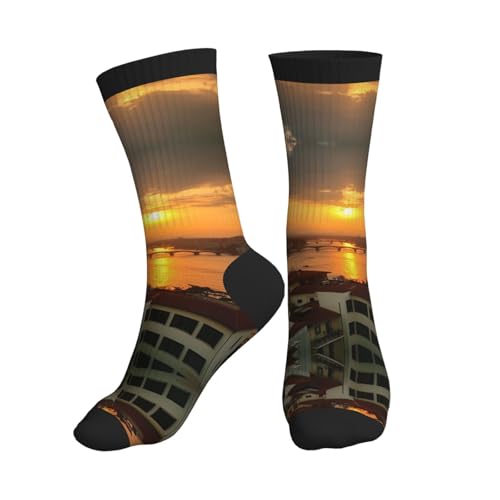 Versatile per casual: questi calzini Sunset View Crew sono perfetti sia per look casual che sportivi. Sia che tu stia andando per una giornata rilassata o impegnandoti in attività fisiche, questi calzini completano il tuo stile senza sforzo.
