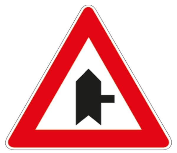 GLOBAL CARTELLO IN LAMIERA SCATOLATA TRIANGOLO lato 90cm - INTERSEZIONE A DESTRA CON DIRITTO DI PRECEDENZA - SEGNALE CATARIFRAGENTE CLASSE 1 O 2 (a nido d'ape) (Classe 1)