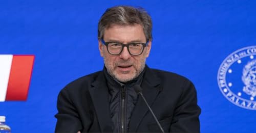 Ok al Dfp, Giorgetti: &laquo;Siamo in emergenza, se necessario ci muoveremo da soli&raquo;