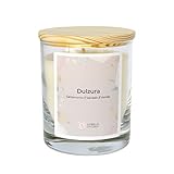 DECORATIVA: Una vela en vaso de cristal decorada con elementos florales. Sencilla y elegante, hará del salón, el dormitorio o tu zona de trabajo, un espacio distinguido.