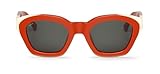 MATERIAL: Montura de acetato de celulosa en vibrante tono coral con detalles en contraste, ligera y resistente. PROTECCIÓN: Lentes categoría 3 con filtro UV400, bloquean 100% de rayos UVA y UVB para máxima seguridad ocular. ACCESORIOS: Incluye funda semirrígida de PVC, caja exterior con diseño exclusivo Mr. Boho y mopa de limpieza. COMODIDAD: Ajuste ergonómico que garantiza confort durante todo el día sin generar presión excesiva. ESTILO: Diseño cuadrado con aire retro y color terracotta llamativo, ideal para looks modernos y sofisticados.