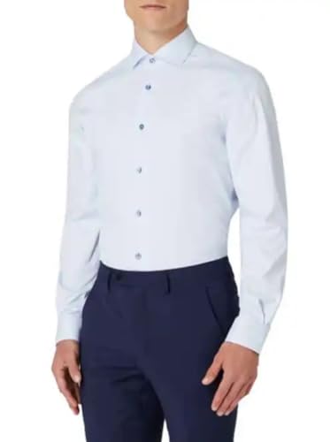 Fini les chemises serrées : la chemise formelle extensible Remus Uomo offre une coupe fuselée