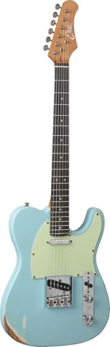 La serie Tribute nasce per offrire la possibilità a tutti i chitarristi e bassisti, in particolar modo i principianti, di avere uno strumento con caratteristiche simili a modelli di chitarra e basso che hanno fatto la storia della musica. Grazie al fantastico rapporto qualità/prezzo, questi strumenti di fascia economica riescono facilmente a soddisfare l'idea e la voglia di suonare uno strumento dal design classico. La chitarra elettrica VT-380 RELIC DAPHNE BLUE presenta corpo in Pawlonia, manico in Acero e tastiera in South American Roupanà.