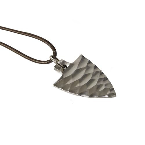Pendentif bouclier cerf-volant tacheté en cuir Raven Forge idée cadeau