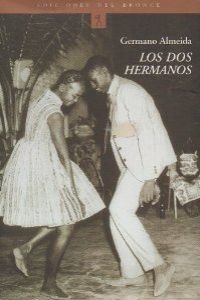 Paperback Los dos hermanos [Spanish] Book