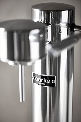 Foto von Aarke Carbonator 3 Wassersprudler, Edelstahl-Gehäuse, Sprudelwasserbereiter, inkl. BPA-freier PET-Flasche, kompatibel mit 60 L C02 Zylindern, Farbe: Stahl-Finish